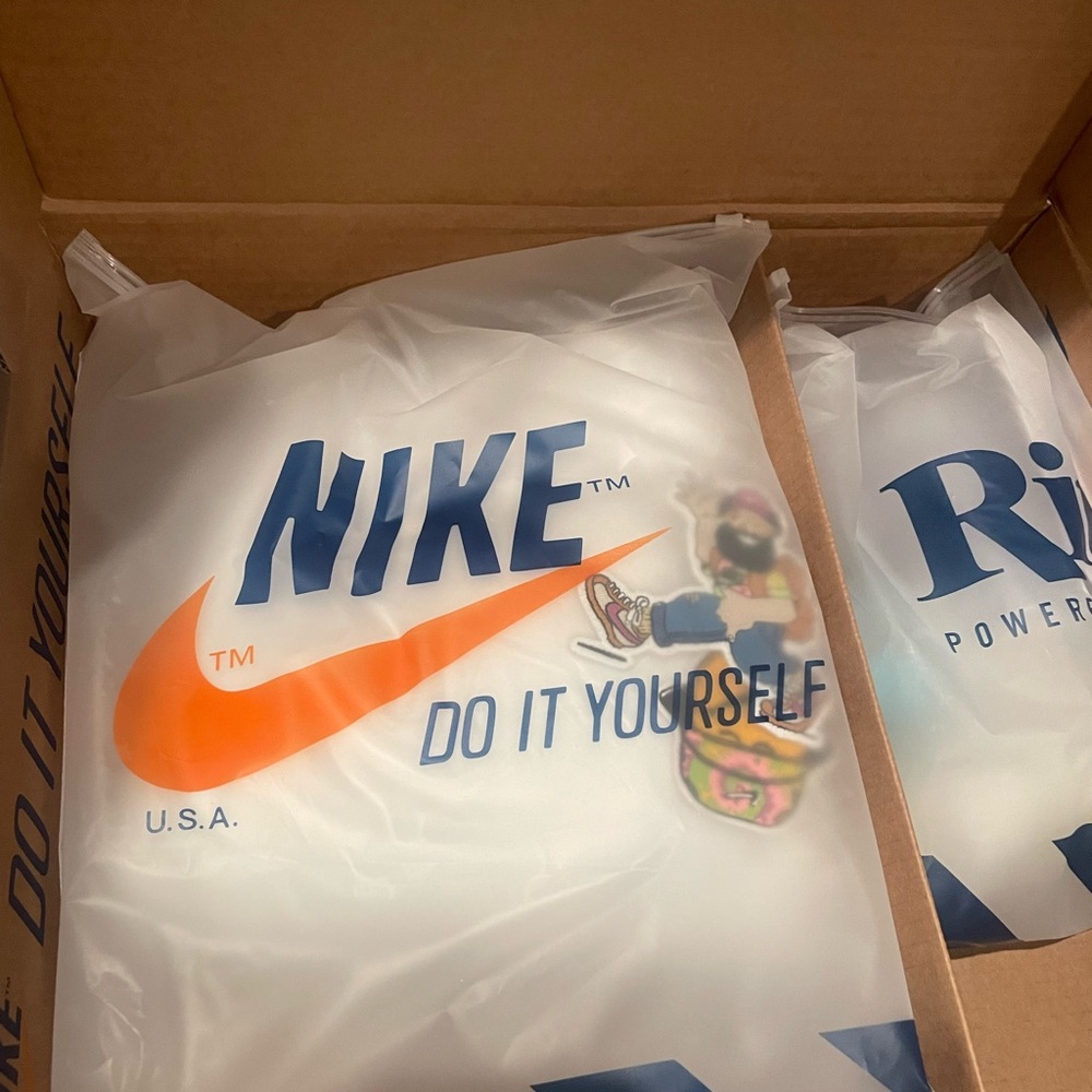 NEW Nike x Rit Do It Yourself Tie Dye Hoodie Kit size Women’s SMALL